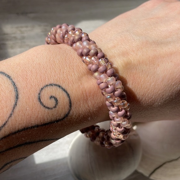 Blush twist bracelet - Picture 4 of 7